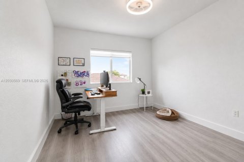 Villa ou maison à vendre à Miami, Floride: 4 chambres, 214.14 m2 № 2087075 - photo 19