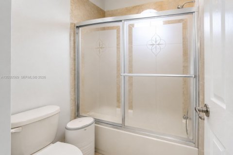 Villa ou maison à vendre à Miami, Floride: 4 chambres, 214.14 m2 № 2087075 - photo 21