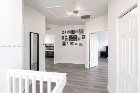 Villa ou maison à vendre à Miami, Floride: 4 chambres, 214.14 m2 № 2087075 - photo 13