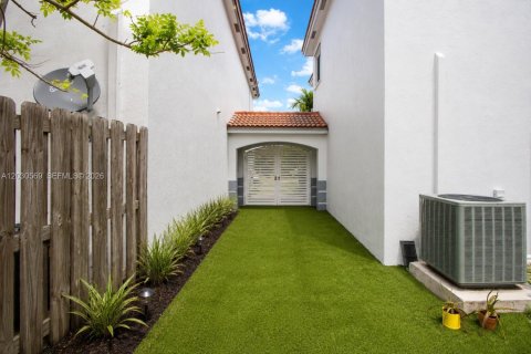 Villa ou maison à vendre à Miami, Floride: 4 chambres, 214.14 m2 № 2087075 - photo 22