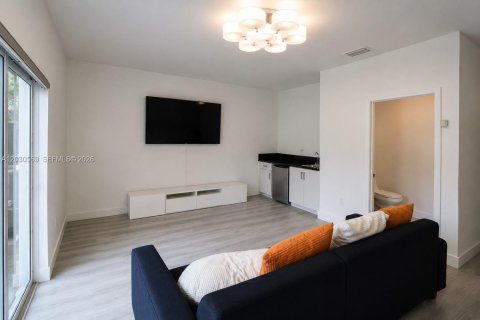 Villa ou maison à vendre à Miami, Floride: 4 chambres, 214.14 m2 № 2087075 - photo 5