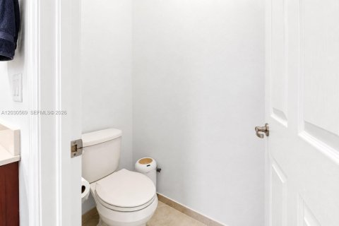 Villa ou maison à vendre à Miami, Floride: 4 chambres, 214.14 m2 № 2087075 - photo 8