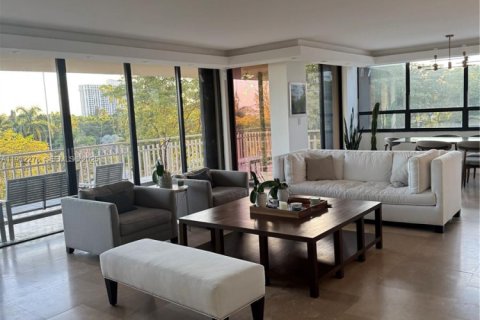 Снять в аренду кондоминиум в Майами, Флорида 2 спальни, 205.78м2, № 1990631 - фото 15