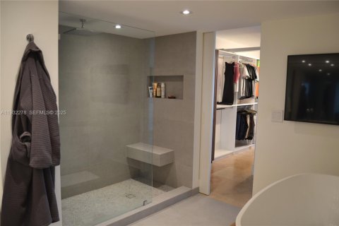 Снять в аренду кондоминиум в Майами, Флорида 2 спальни, 205.78м2, № 1990631 - фото 27