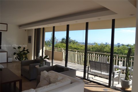 Снять в аренду кондоминиум в Майами, Флорида 2 спальни, 205.78м2, № 1990631 - фото 20
