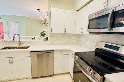 Condo in Sunny Isles Beach, Florida, 2 bedrooms  № 2061020 - photo 10