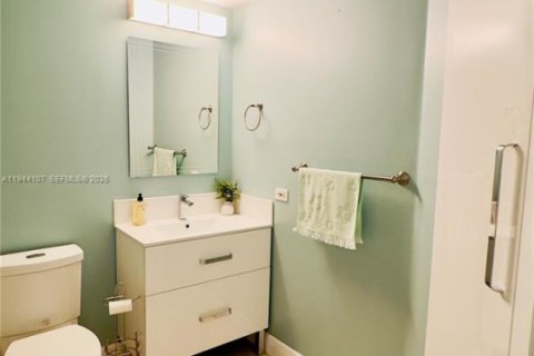 Condo in Sunny Isles Beach, Florida, 2 bedrooms  № 2061020 - photo 17