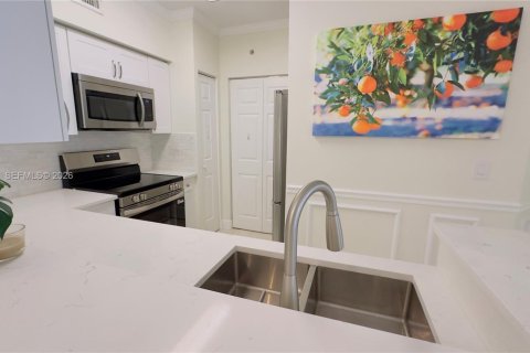 Condo in Sunny Isles Beach, Florida, 2 bedrooms  № 2061020 - photo 12