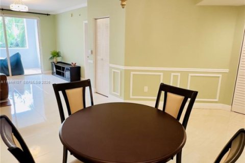 Condo in Sunny Isles Beach, Florida, 2 bedrooms  № 2061020 - photo 5