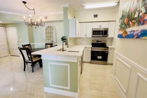 Condo in Sunny Isles Beach, Florida, 2 bedrooms  № 2061020 - photo 6