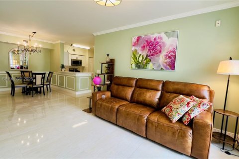 Condo in Sunny Isles Beach, Florida, 2 bedrooms  № 2061020 - photo 21