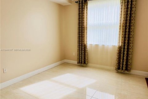 Condo in Sunny Isles Beach, Florida, 2 bedrooms  № 2061020 - photo 14
