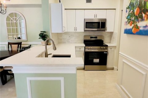 Condo in Sunny Isles Beach, Florida, 2 bedrooms  № 2061020 - photo 7