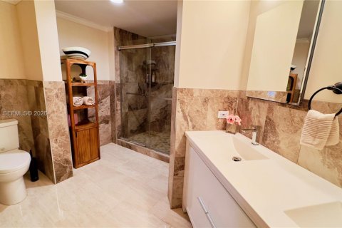 Condo in Sunny Isles Beach, Florida, 2 bedrooms  № 2061020 - photo 29