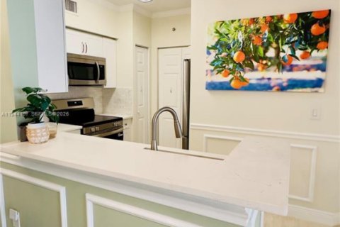Condo in Sunny Isles Beach, Florida, 2 bedrooms  № 2061020 - photo 8
