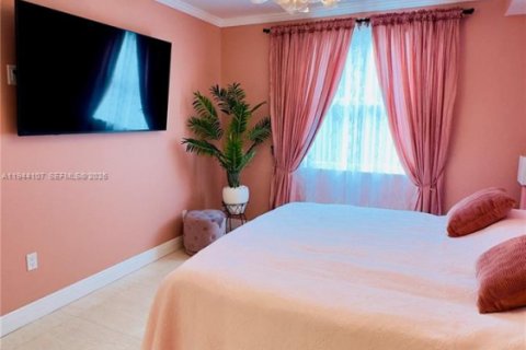 Condo in Sunny Isles Beach, Florida, 2 bedrooms  № 2061020 - photo 24