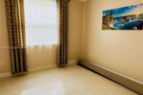 Condo in Sunny Isles Beach, Florida, 2 bedrooms  № 2061020 - photo 15