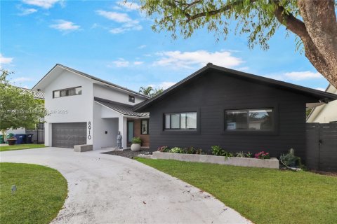 House in Palmetto Bay, Florida 4 bedrooms, 215.53 sq.m. № 1862961 - photo 1