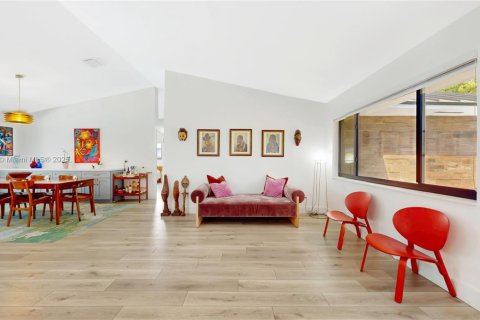 House in Palmetto Bay, Florida 4 bedrooms, 215.53 sq.m. № 1862961 - photo 8
