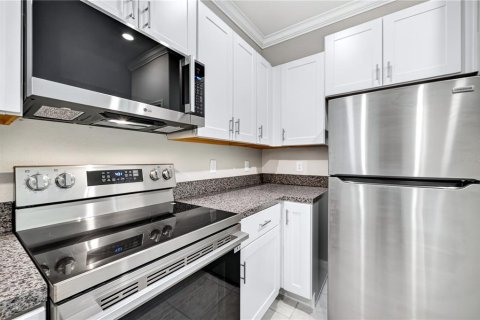 Townhouse in Riverview, Florida 3 bedrooms, 155.15 sq.m. № 2393939 - photo 15