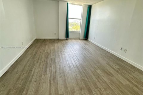 Copropriété à louer à North Miami, Floride: 1 chambre, 74.88 m2 № 1927197 - photo 6