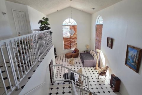 Casa en venta en Hialeah, Florida, 4 dormitorios, 246.66 m2 № 2042681 - foto 10