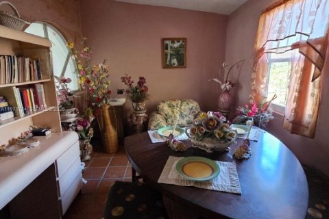 Casa en venta en Hialeah, Florida, 4 dormitorios, 246.66 m2 № 2042681 - foto 15