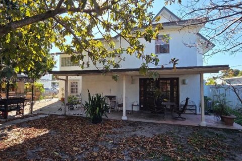 Casa en venta en Hialeah, Florida, 4 dormitorios, 246.66 m2 № 2042681 - foto 16