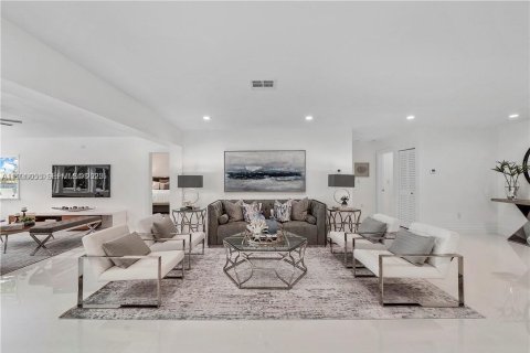 Casa en venta en Plantation, Florida, 5 dormitorios № 1993214 - foto 8