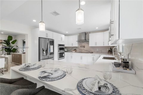 Casa en venta en Plantation, Florida, 5 dormitorios № 1993214 - foto 12