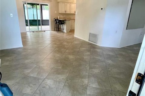 House in Saint Petersburg, Florida 3 bedrooms, 117.8 sq.m. № 1813191 - photo 4