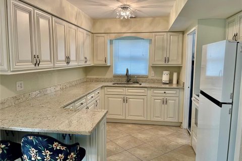 House in Saint Petersburg, Florida 3 bedrooms, 117.8 sq.m. № 1813191 - photo 7