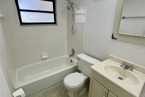 House in Saint Petersburg, Florida 3 bedrooms, 117.8 sq.m. № 1813191 - photo 17