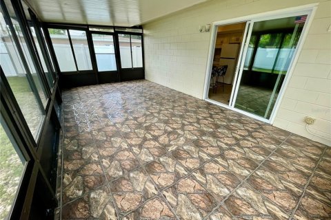 House in Saint Petersburg, Florida 3 bedrooms, 117.8 sq.m. № 1813191 - photo 15