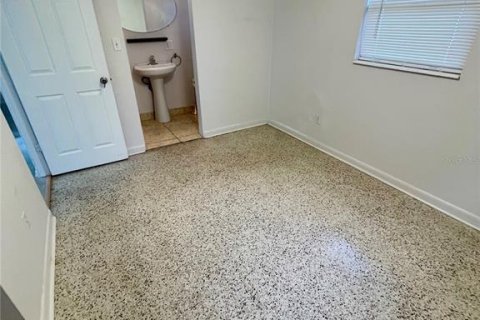 House in Saint Petersburg, Florida 3 bedrooms, 117.8 sq.m. № 1813191 - photo 22