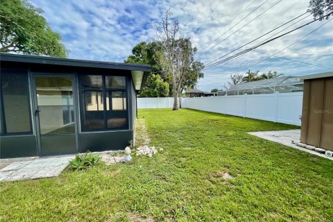 House in Saint Petersburg, Florida 3 bedrooms, 117.8 sq.m. № 1813191 - photo 27