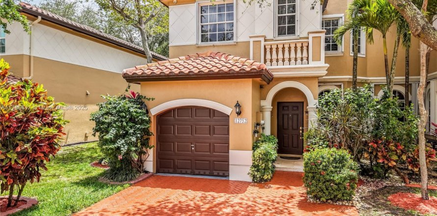 Adosado en Miramar, Florida 4 dormitorios, 180.14 m2 № 1731036