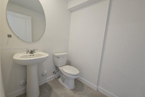Снять в аренду таунхаус в Хомстед, Флорида 3 спальни, 157.47м2, № 2079511 - фото 12