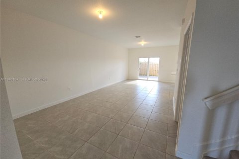 Снять в аренду таунхаус в Хомстед, Флорида 3 спальни, 157.47м2, № 2079511 - фото 10