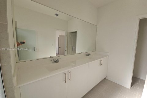 Снять в аренду таунхаус в Хомстед, Флорида 3 спальни, 157.47м2, № 2079511 - фото 18
