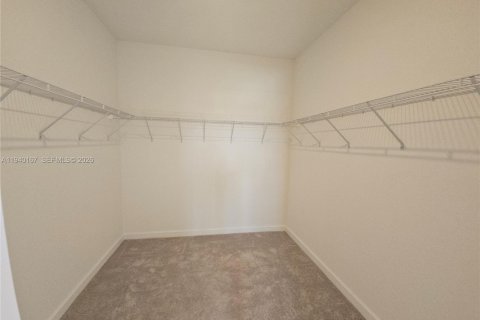 Снять в аренду таунхаус в Хомстед, Флорида 3 спальни, 157.47м2, № 2079511 - фото 17