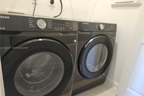 Снять в аренду таунхаус в Хомстед, Флорида 3 спальни, 157.47м2, № 2079511 - фото 14