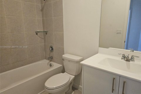Снять в аренду таунхаус в Хомстед, Флорида 3 спальни, 157.47м2, № 2079511 - фото 21