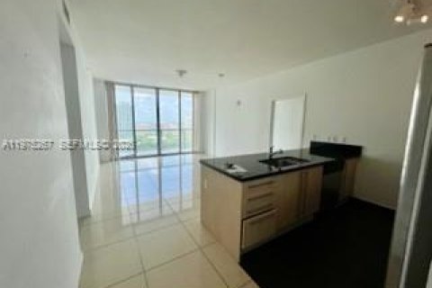 Condo in Miami, Florida, 2 bedrooms  № 2036329