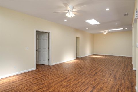 House in Winter Haven, Florida 3 bedrooms, 187.11 sq.m. № 1808691 - photo 7