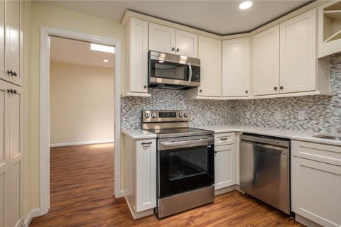 House in Winter Haven, Florida 3 bedrooms, 187.11 sq.m. № 1808691 - photo 10