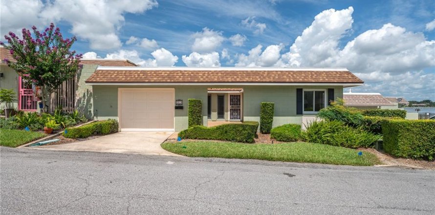 House in Winter Haven, Florida 3 bedrooms, 187.11 sq.m. № 1808691