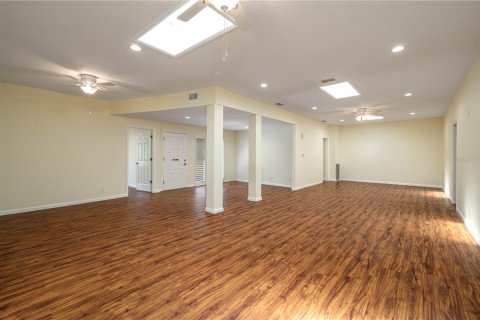 House in Winter Haven, Florida 3 bedrooms, 187.11 sq.m. № 1808691 - photo 3
