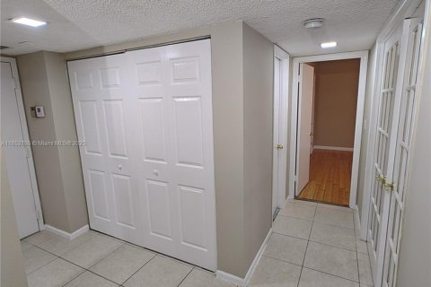 Condo in Lauderhill, Florida, 2 bedrooms  № 1890108 - photo 21