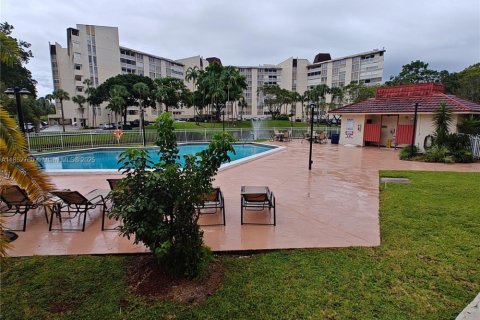 Condo in Lauderhill, Florida, 2 bedrooms  № 1890108 - photo 4